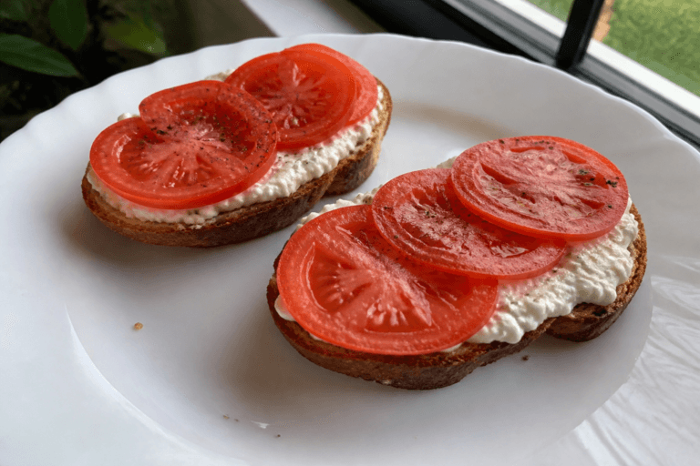 Cottage cheese toast with sliced tomatoes – a simple fresh breakfast